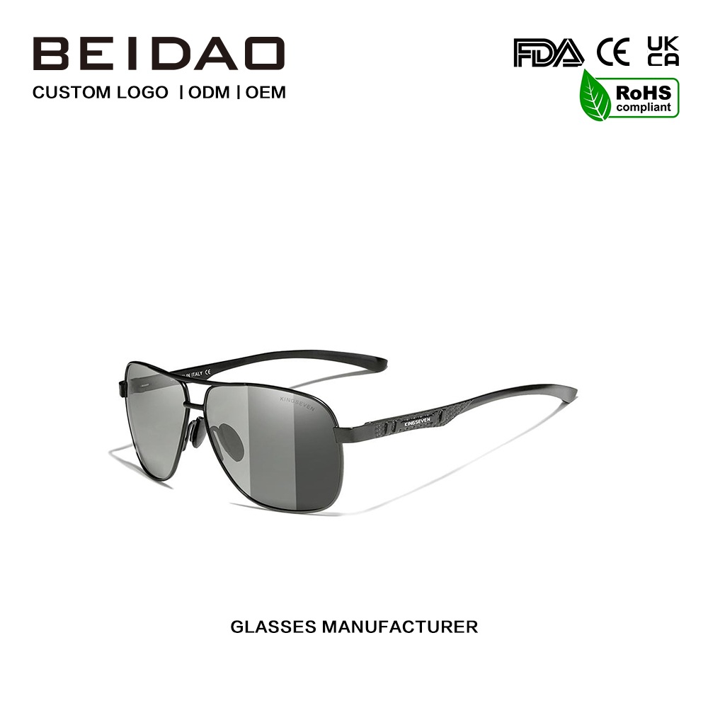 Eskuz egindako eguzkitako betaurreko polarizatu fotokromikoak